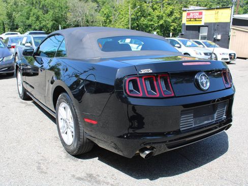 Used 2014 Ford Mustang Convertible RWD image 10