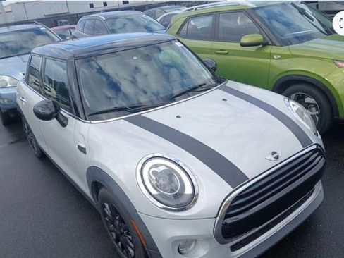 Used 2018 MINI Cooper 4-Door Hardtop image 1