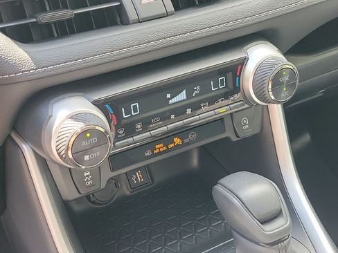 Used 2025 Toyota RAV4 XLE FWD image 26