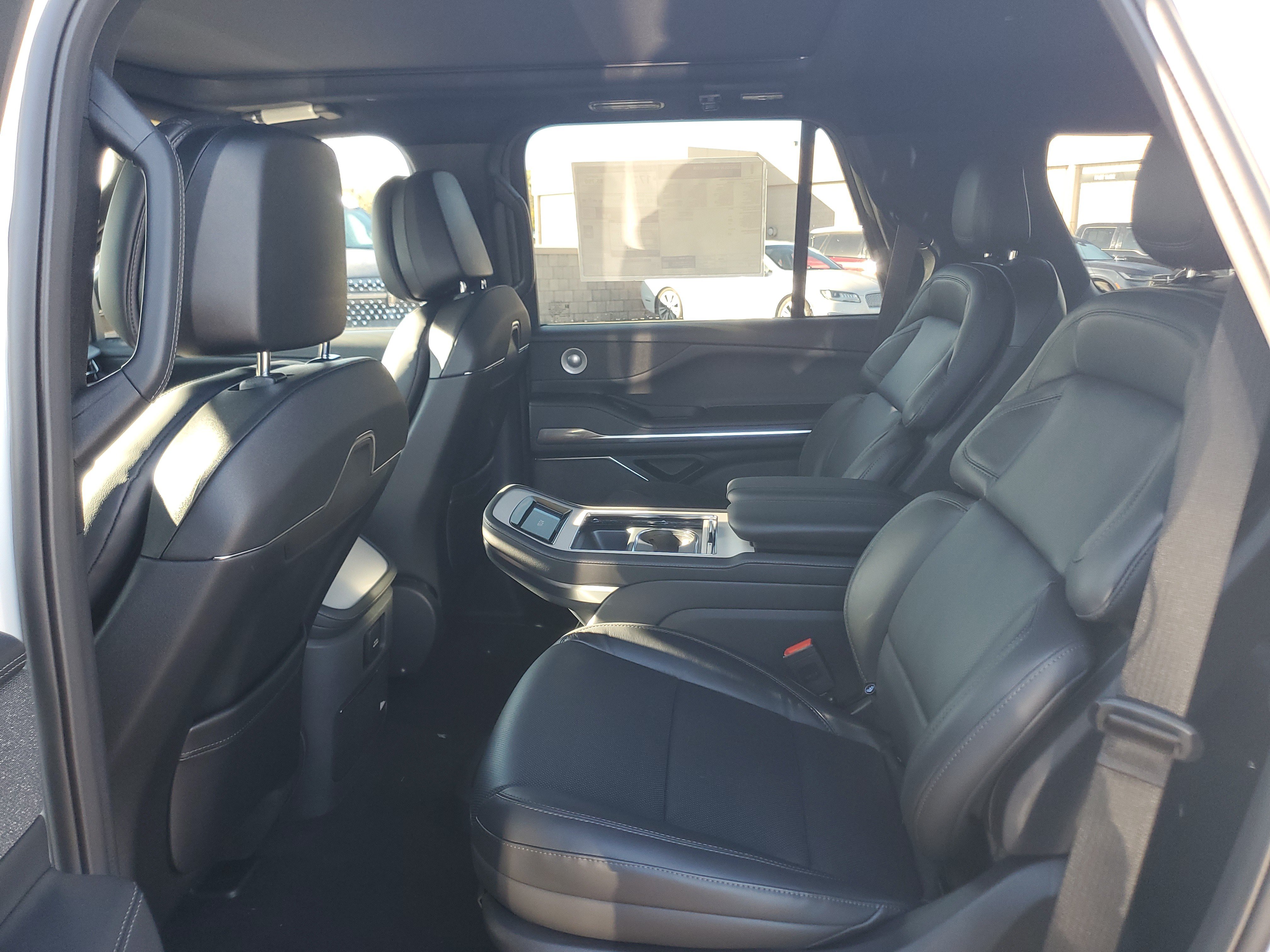 New 2027 Lincoln Navigator Reserve w/ Jet Appearance Package AWD/4WD image 27