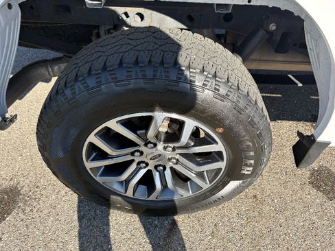 Used 2022 Ford F150 Lariat w/ Equipment Group 501A Mid AWD/4WD image 11