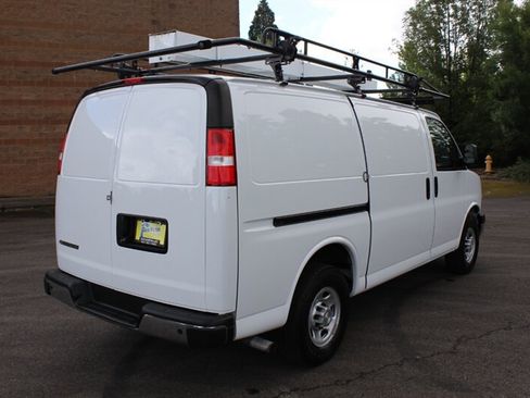 Used 2021 Chevrolet Express 3500 w/ Driver Convenience Package RWD image 4