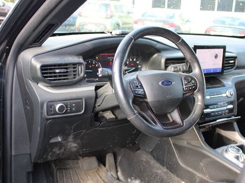 Used 2020 Ford Explorer XLT w/ Comfort Package RWD image 10