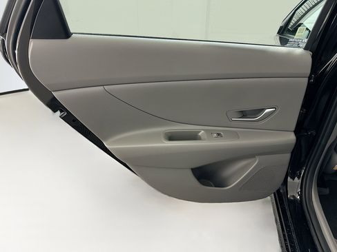 Used 2023 Hyundai Elantra SE FWD image 26