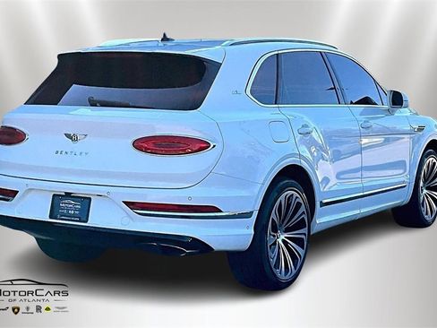 Used 2021 Bentley Bentayga image 12