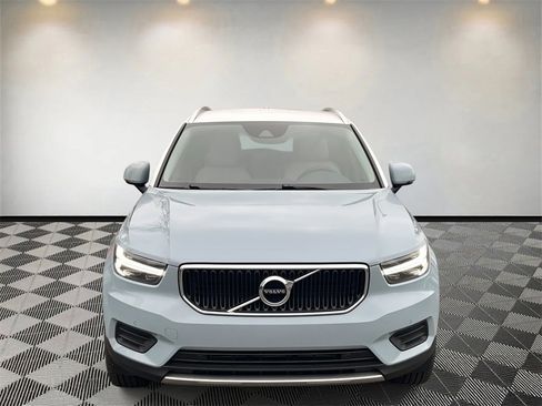 Used 2019 Volvo XC40 T4 Momentum image 8