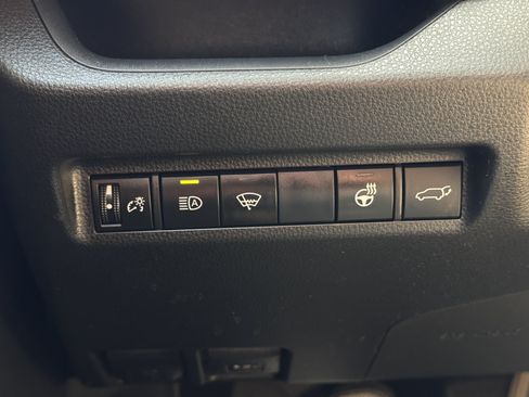 Used 2020 Toyota RAV4 XLE Premium AWD/4WD image 35