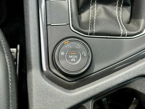 Certified 2024 Volkswagen Tiguan SEL R-Line AWD/4WD image 33
