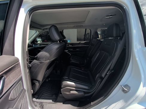 Used 2021 Jeep Grand Cherokee L Limited AWD/4WD image 12