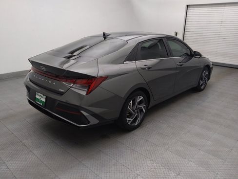 Used 2025 Hyundai Elantra Limited FWD image 10