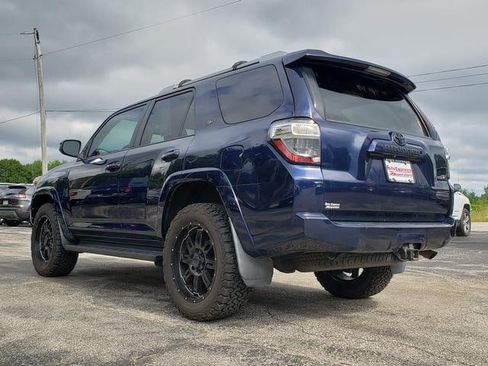 Used 2017 Toyota 4Runner SR5 AWD/4WD image 5