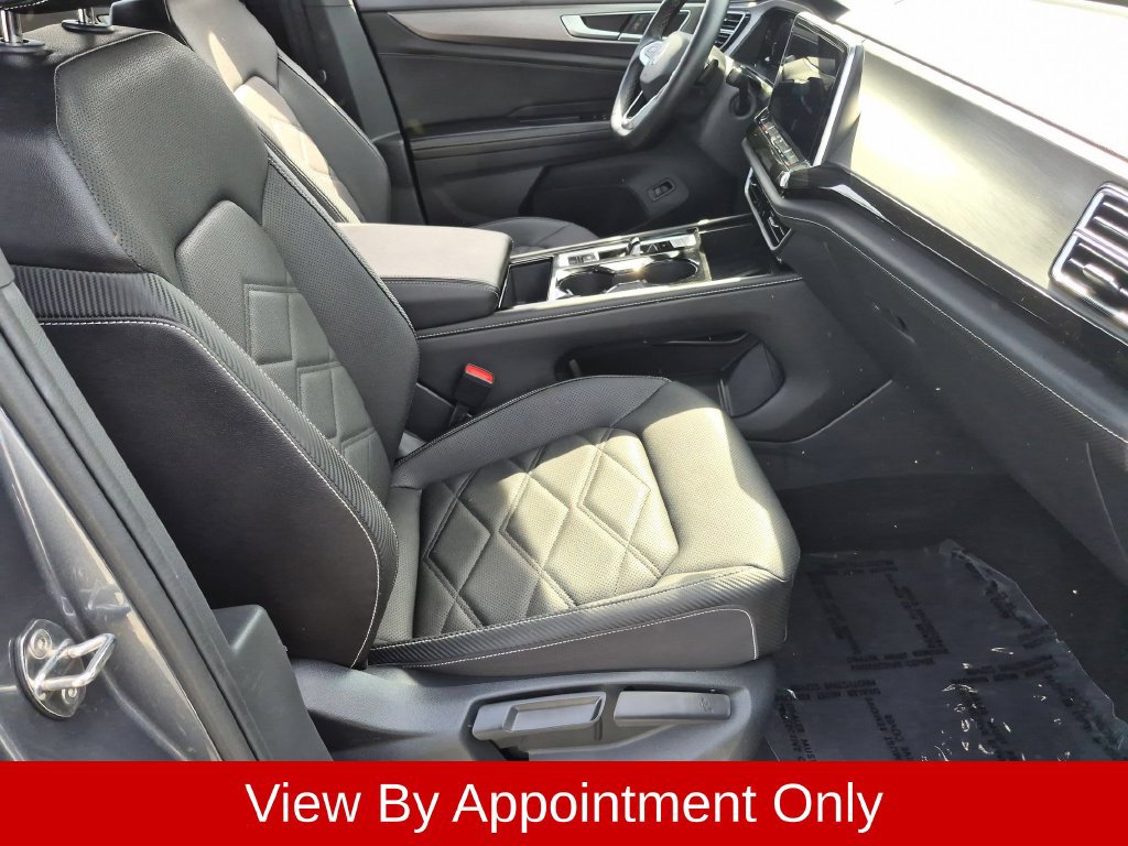 Used 2025 Volkswagen Atlas Cross Sport SE FWD image 31