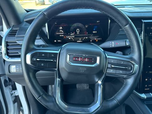 Used 2024 GMC Acadia Elevation image 8