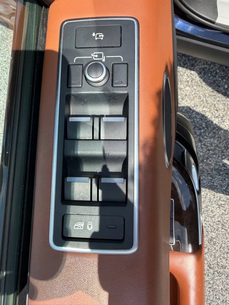 Used 2016 Land Rover Range Rover Autobiography AWD/4WD image 11