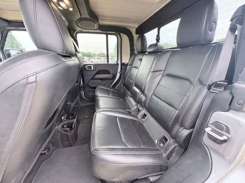 Used 2020 Jeep Gladiator Overland AWD/4WD image 7