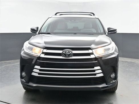 Used 2019 Toyota Highlander XLE image 3