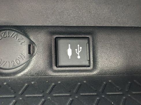 Used 2019 Toyota RAV4 XLE Premium image 28