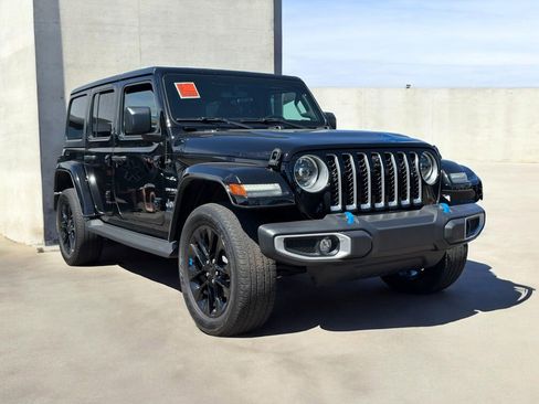 Used 2023 Jeep Wrangler Unlimited Sahara w/ Cold Weather Group image 15