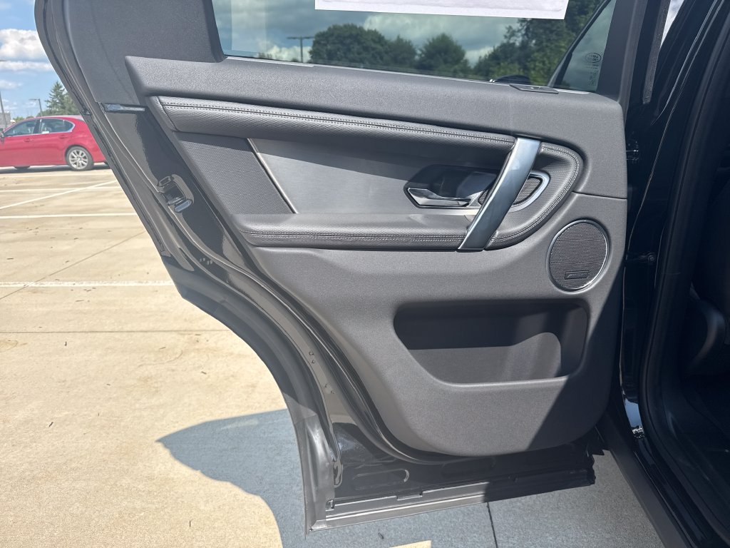 New 2026 Land Rover Discovery Sport Landmark AWD/4WD image 12