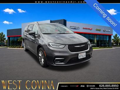 Used 2021 Chrysler Pacifica Touring-L w/ Premium & Safety Sphere Group