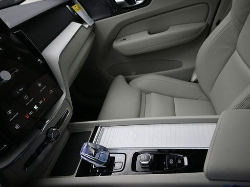 New 2026 Volvo XC60 B5 Ultra w/ Protection Package Premier image 17