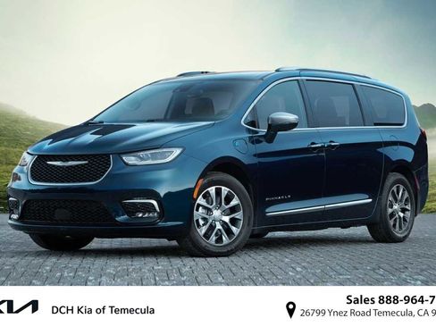 Used 2022 Chrysler Pacifica Touring-L w/ Uconnect Theater Family Group image 1