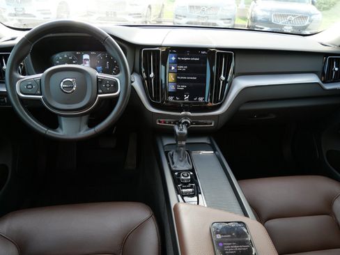 Used 2020 Volvo XC60 T5 Momentum w/ Protection Package Premier AWD/4WD image 13