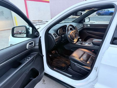 Used 2018 Jeep Grand Cherokee Limited AWD/4WD image 11