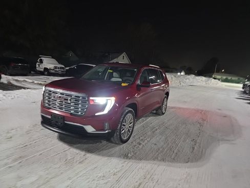 Used 2024 GMC Acadia Denali image 2