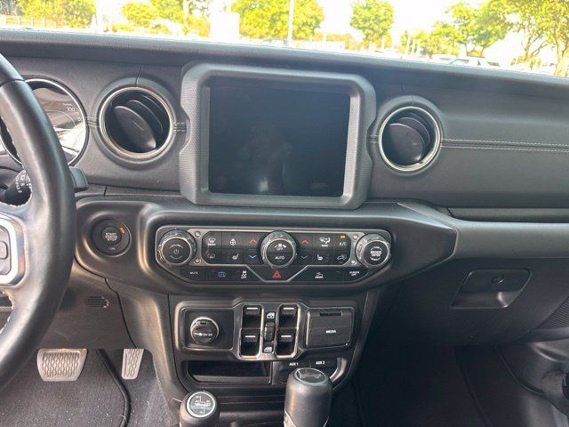 Used 2023 Jeep Wrangler Unlimited Sahara w/ Cold Weather Group AWD/4WD image 16