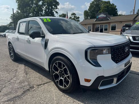 Used 2025 Ford Maverick Lariat w/ 4K Tow Package AWD/4WD image 1