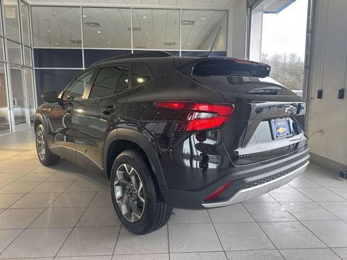 New 2026 Chevrolet Trax LT w/ Sunroof Package image 6