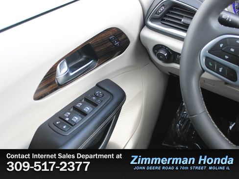 Used 2023 Chrysler Pacifica Limited image 17