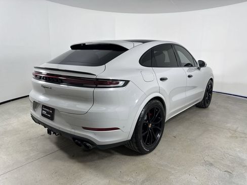 Certified 2025 Porsche Cayenne S image 7