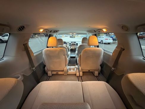 Used 2012 Toyota Sienna LE w/ Towing Pkg image 22