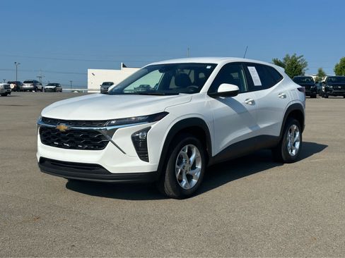 Used 2024 Chevrolet Trax LS w/ LS Convenience Package FWD image 1