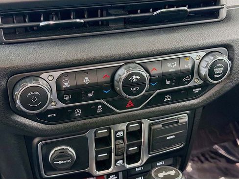 Used 2024 Jeep Wrangler Willys image 31