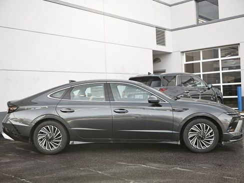 New 2025 Hyundai Sonata Limited image 2