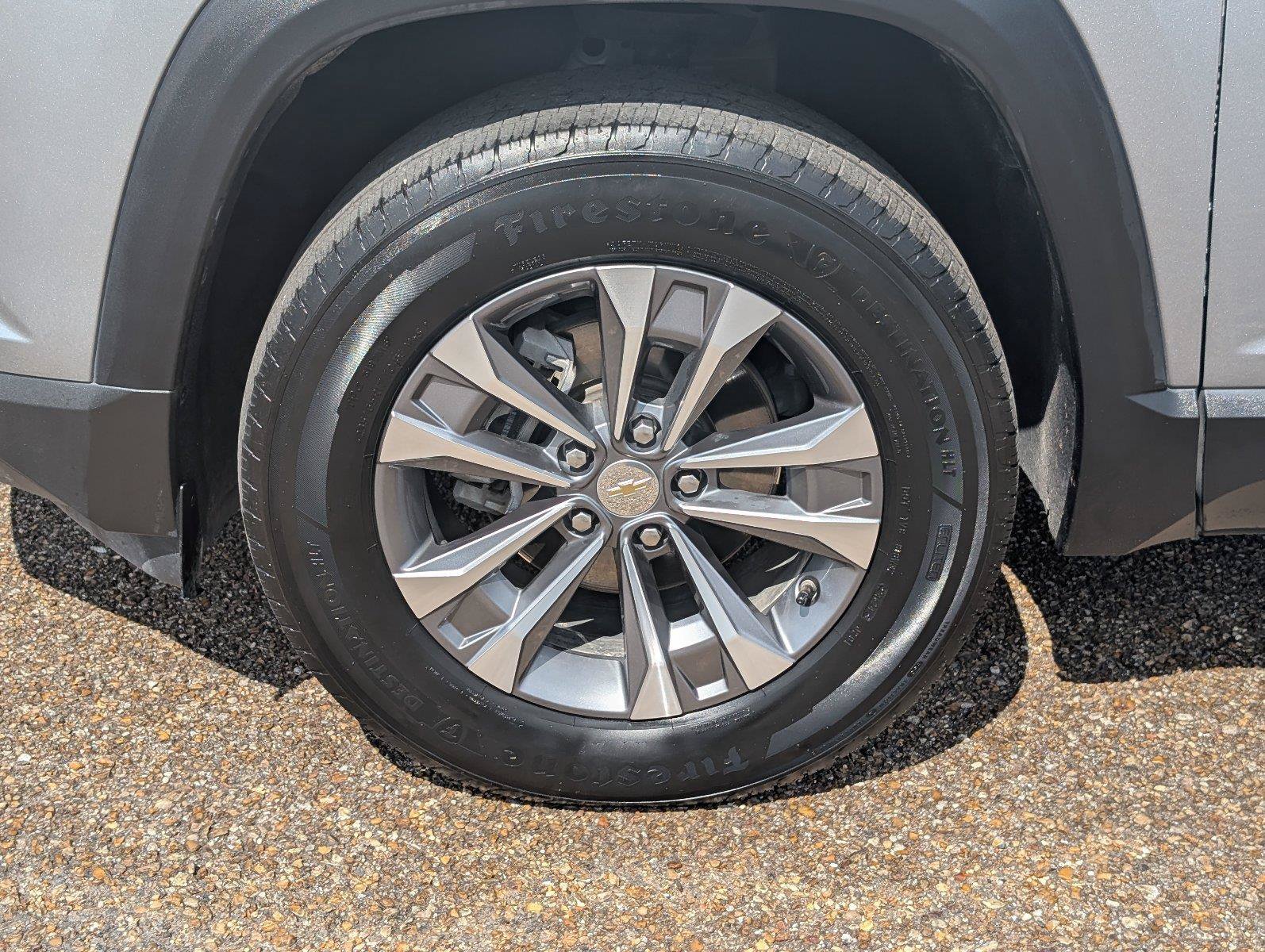 Used 2025 Chevrolet Equinox LT w/ Convenience Package II FWD image 9