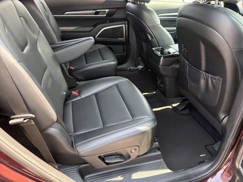 Used 2022 Kia Telluride S FWD image 25
