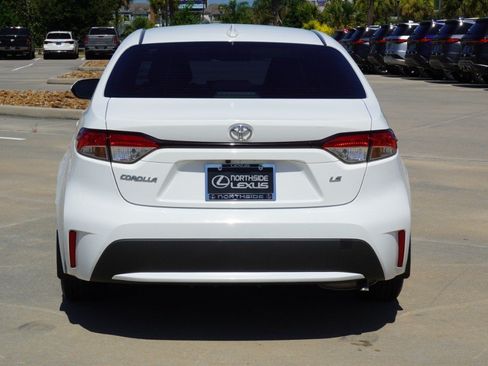 Used 2022 Toyota Corolla LE FWD image 7