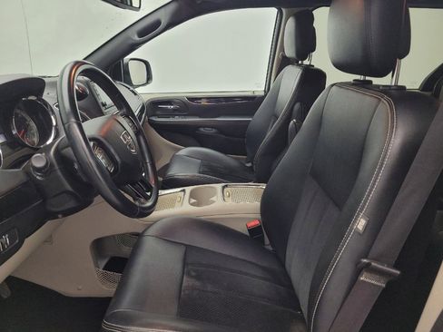 Used 2018 Dodge Grand Caravan SXT FWD image 17