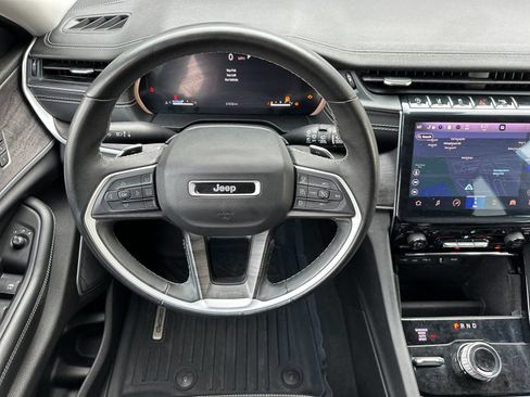 Used 2022 Jeep Grand Cherokee L Limited AWD/4WD image 13