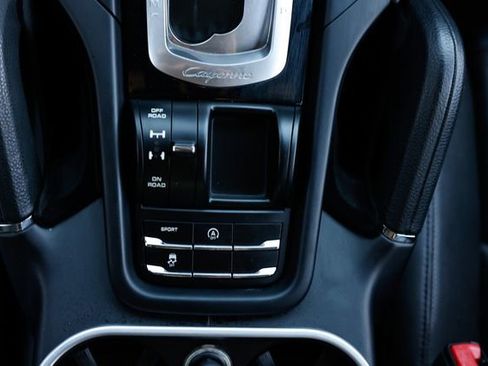 Used 2018 Porsche Cayenne Platinum Edition image 45