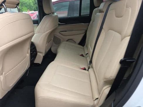Used 2023 Jeep Grand Cherokee Limited w/ Luxury Tech Group II AWD/4WD image 7
