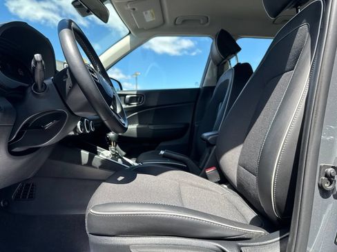 Certified 2025 Hyundai Venue Limited FWD image 21