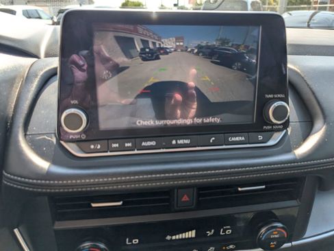 Used 2024 Nissan Rogue SV image 23