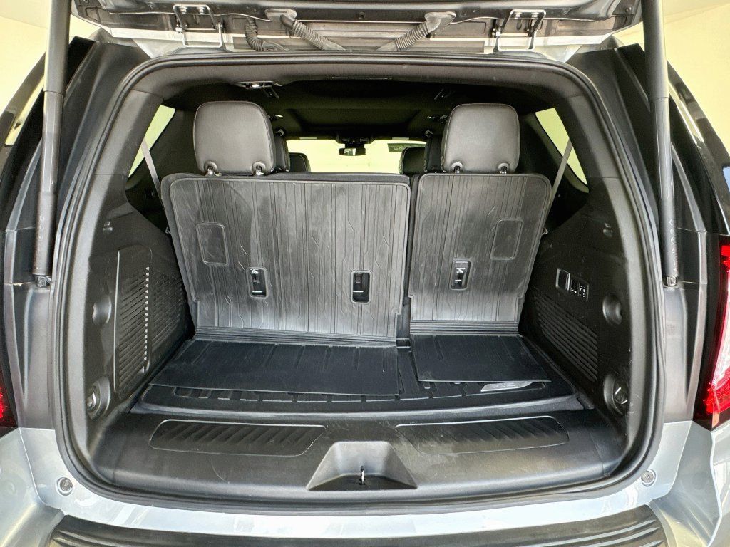 Used 2023 GMC Yukon SLT w/ SLT Premium Package RWD image 28