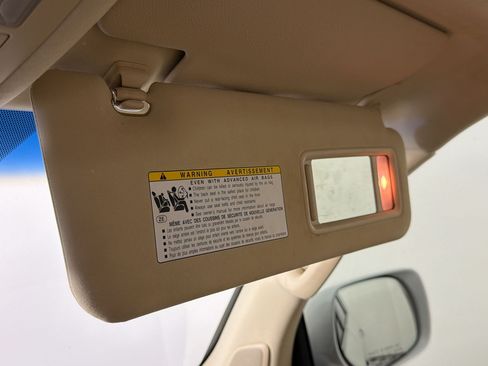 Used 2014 Lexus LX 570 4WD image 32