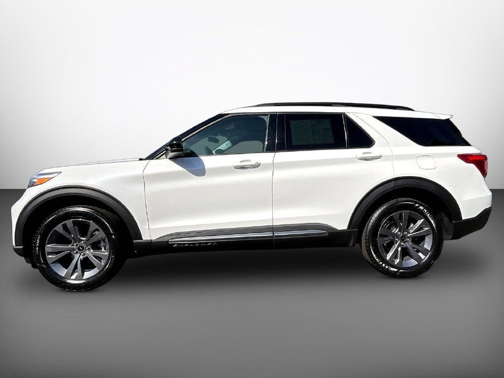 Used 2023 Ford Explorer XLT w/ Equipment Group 202A AWD/4WD image 4